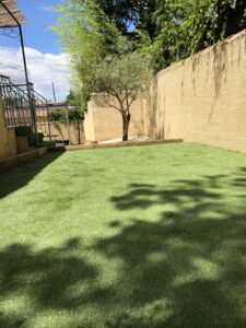 Aménagement d’un jardin en gazon synthétique à Miramas