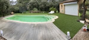 Aménagement d’un tour de piscine en gazon synthétique à Cabannes