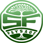 Blason circulaire vert foncé avec un arbre stylisé en son centre, évoquant la nature ou une institution de croissance.